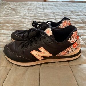 New Balance Black Floral Accent Sneakers – Women’s 9.5